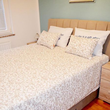 Apartments Krajacic Малинска Екстериор снимка