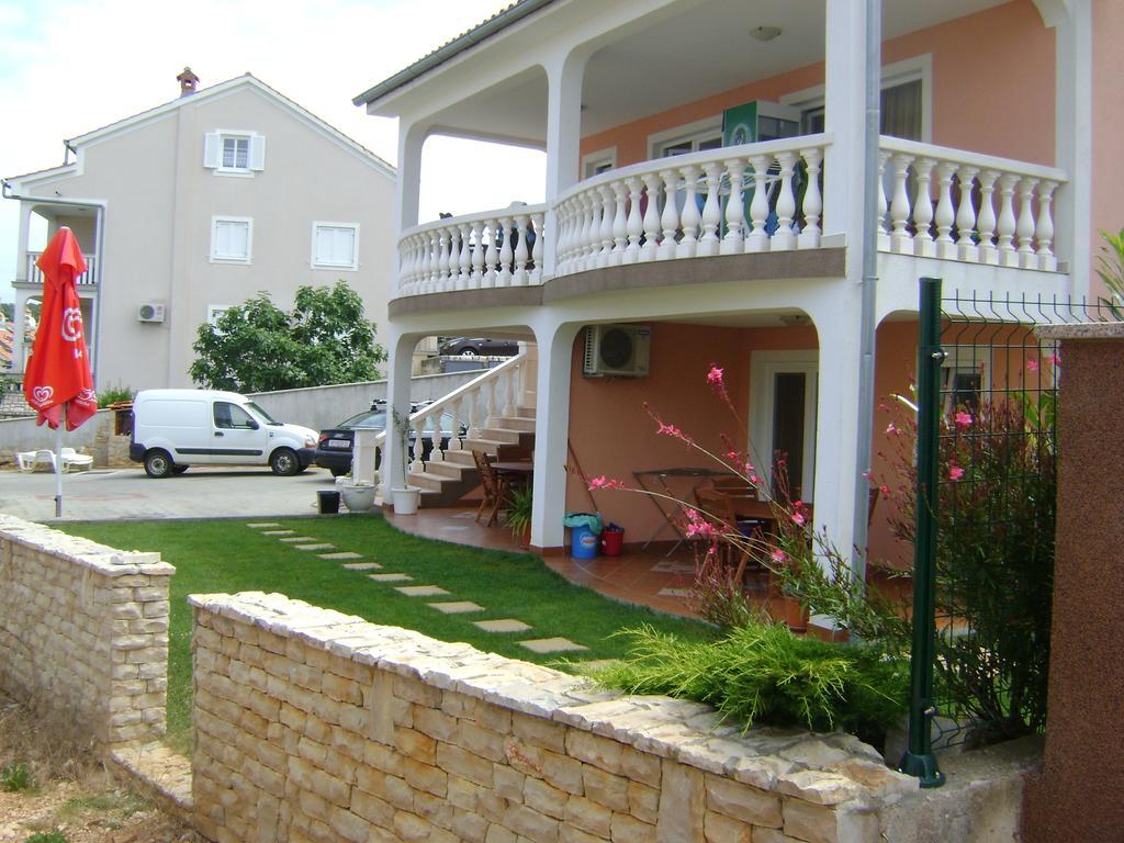 Apartments Krajacic Малинска Екстериор снимка