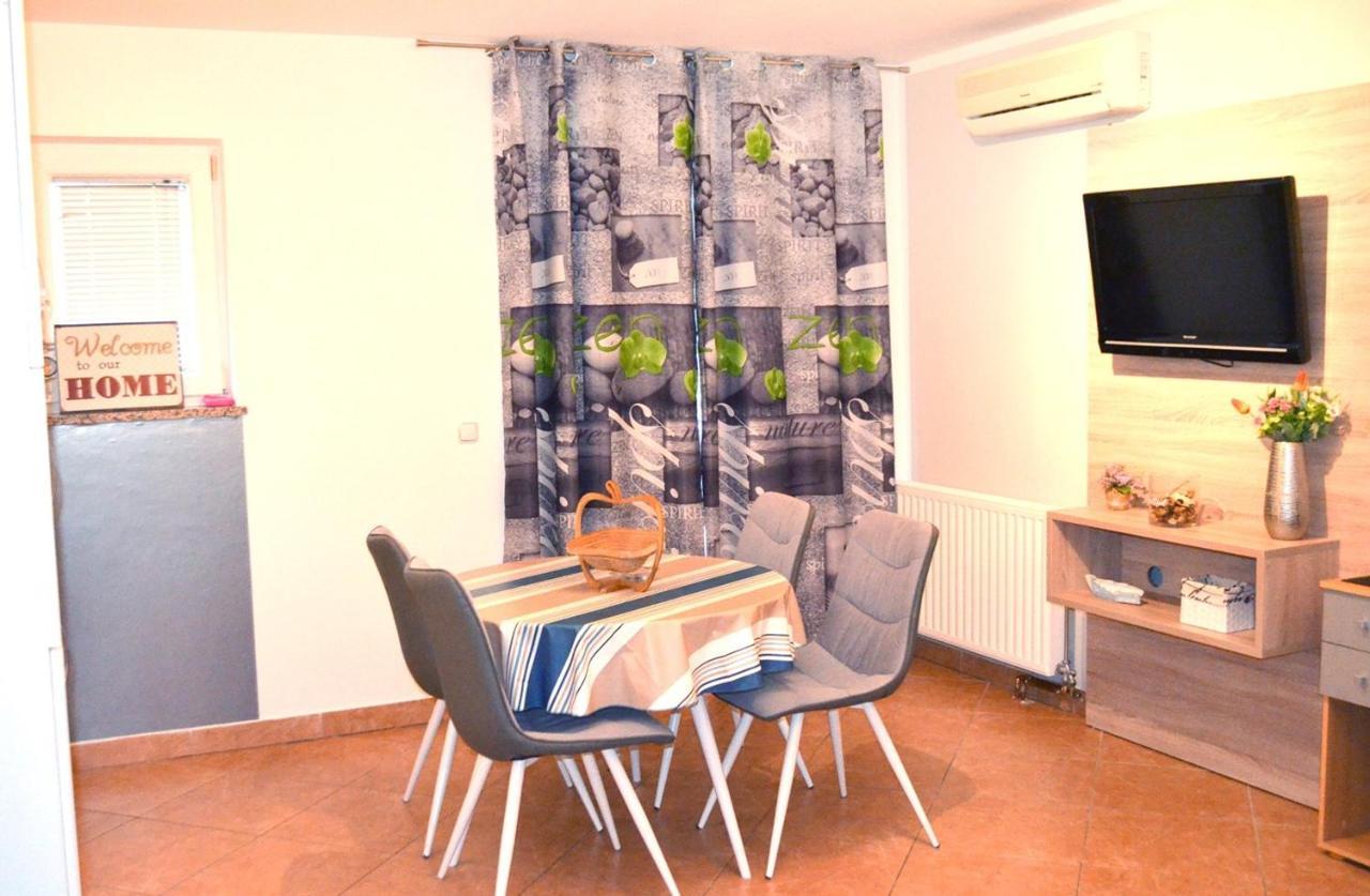 Apartments Krajacic Малинска Екстериор снимка