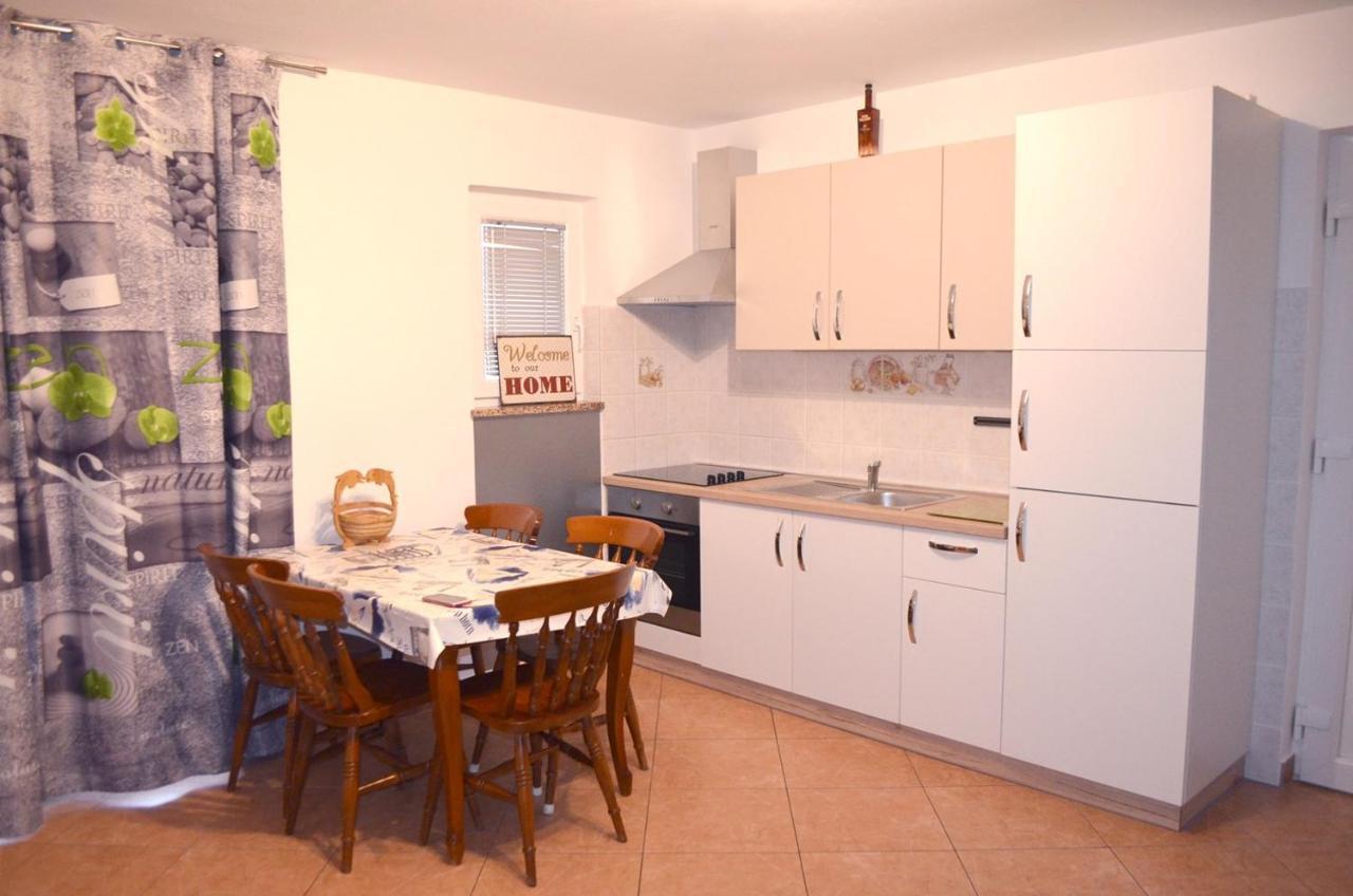 Apartments Krajacic Малинска Екстериор снимка