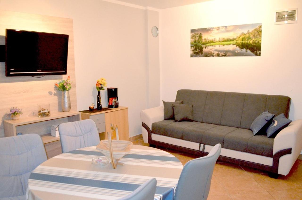 Apartments Krajacic Малинска Екстериор снимка