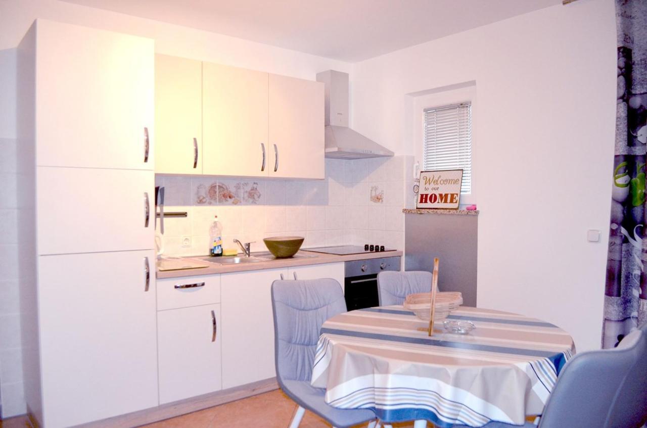 Apartments Krajacic Малинска Екстериор снимка