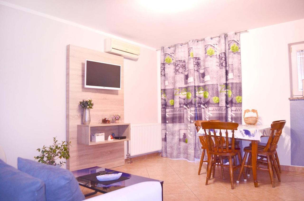 Apartments Krajacic Малинска Екстериор снимка